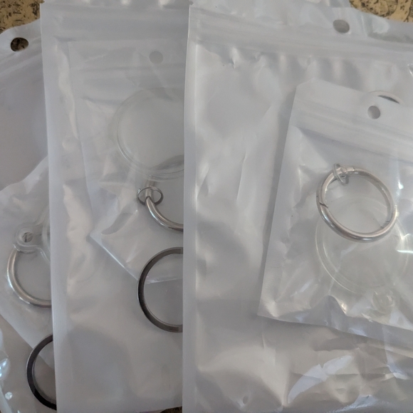 Clear Waterproof Apple Airtag Holder/
Keychain (4) HOLDERS ONLY NO AIRTAGS - Picture 4 of 4